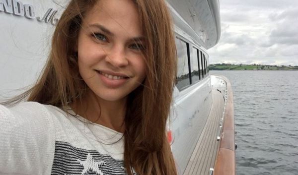 Родные не по крови: 6 российских знаменитостей, которые были усыновлены