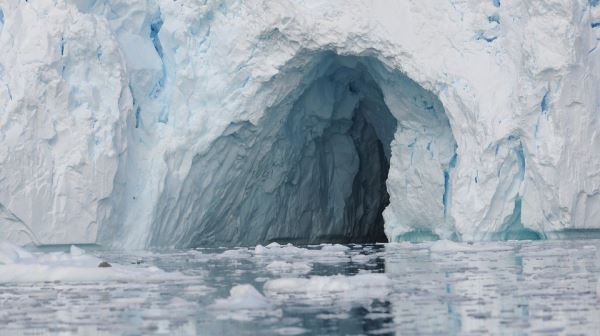 Начал разрушаться самый большой айсберг в мире